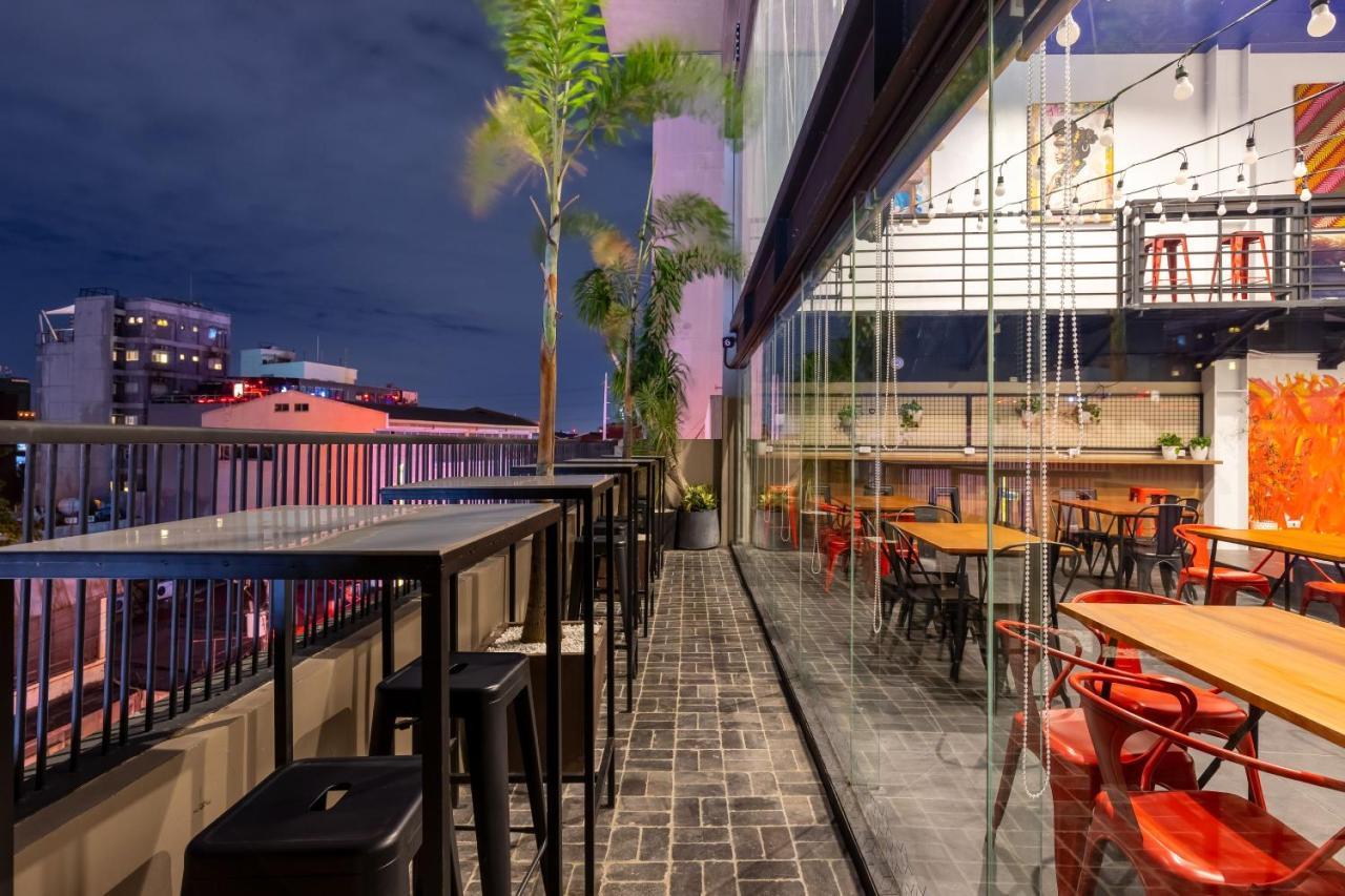 Draper Hotel Makati Makati City Exterior photo
